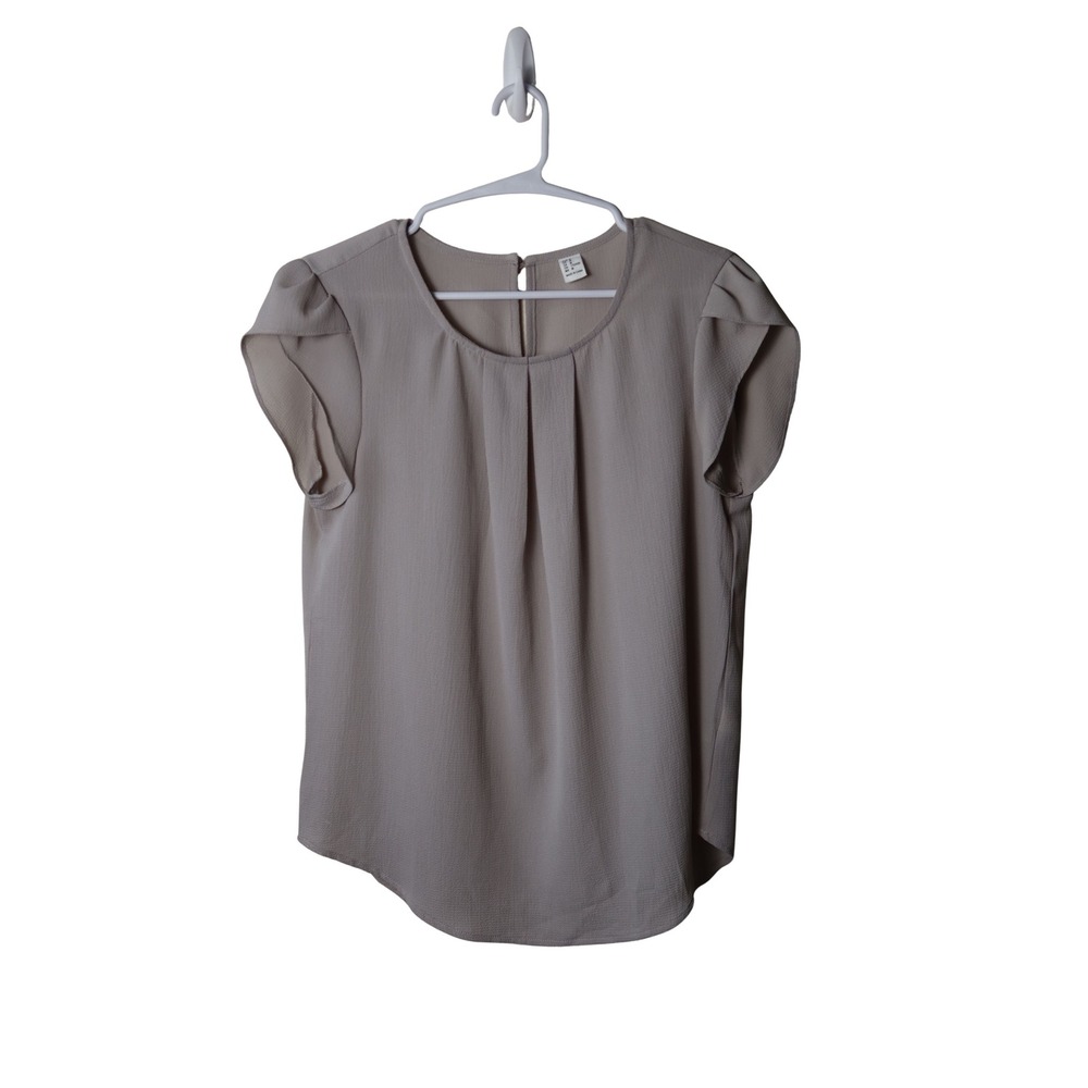 HM Divided Taupe Gray Tulip Cap Sleeve Pleated Blouse